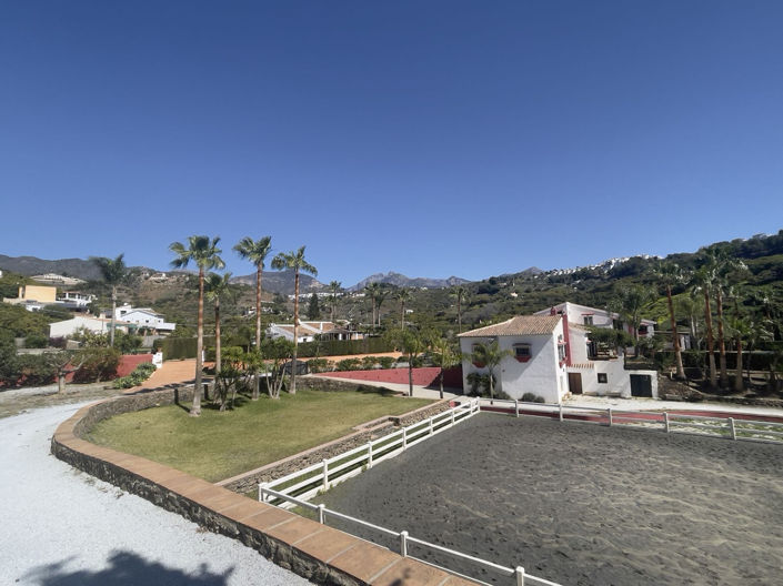 Image No.2-9 Bed Property for sale