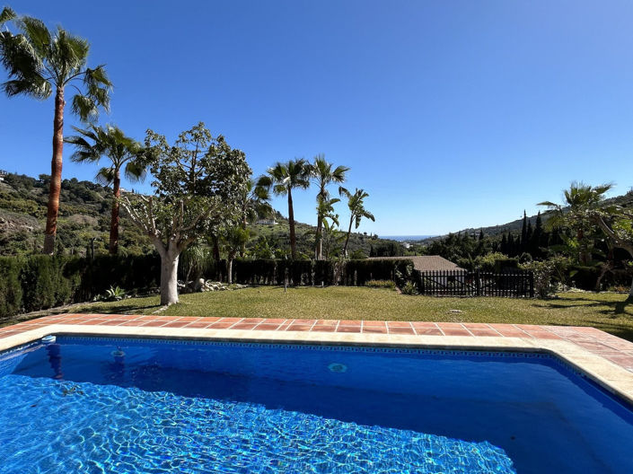 Image No.41-9 Bed Property for sale