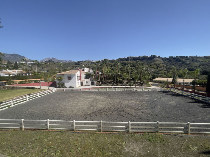 Image No.5-9 Bed Property for sale