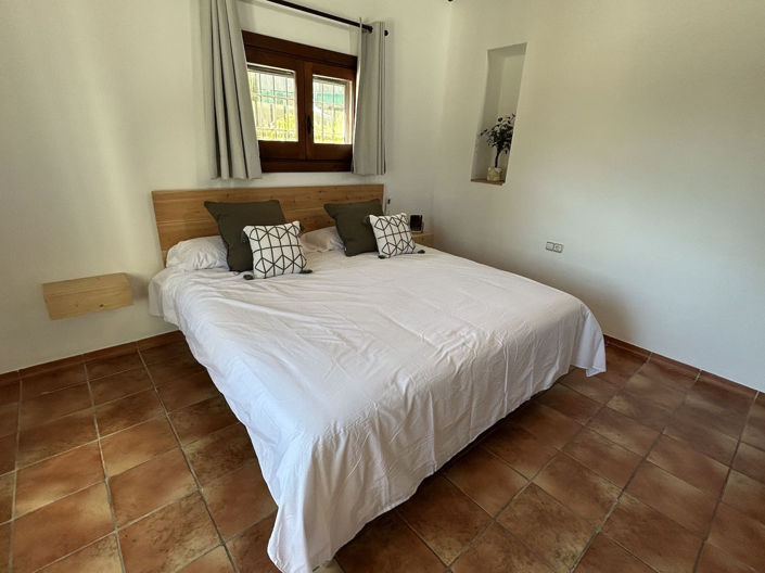 Image No.50-9 Bed Property for sale