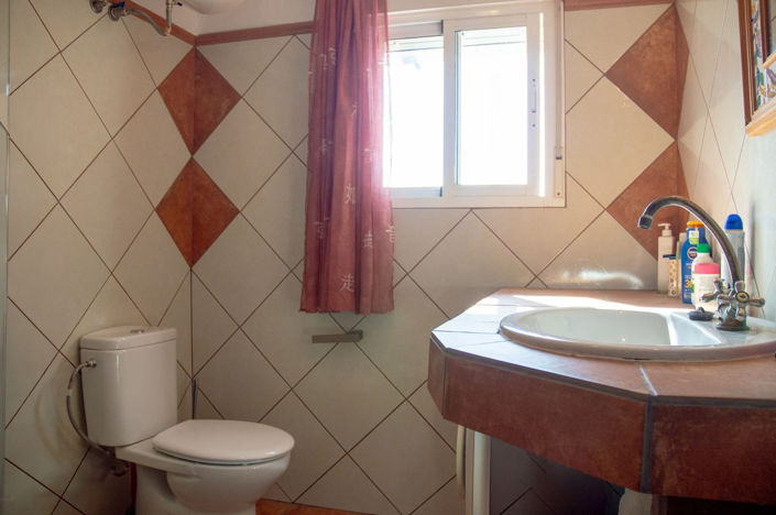 Image No.10-2 Bed Property for sale