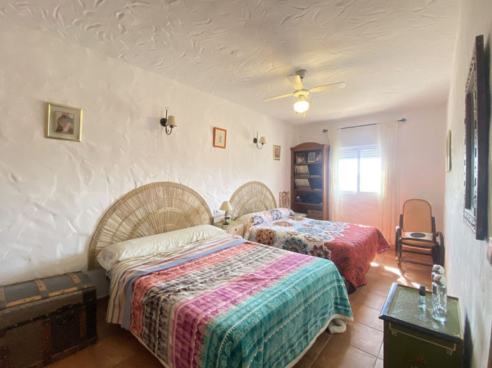 Image No.12-2 Bed Property for sale