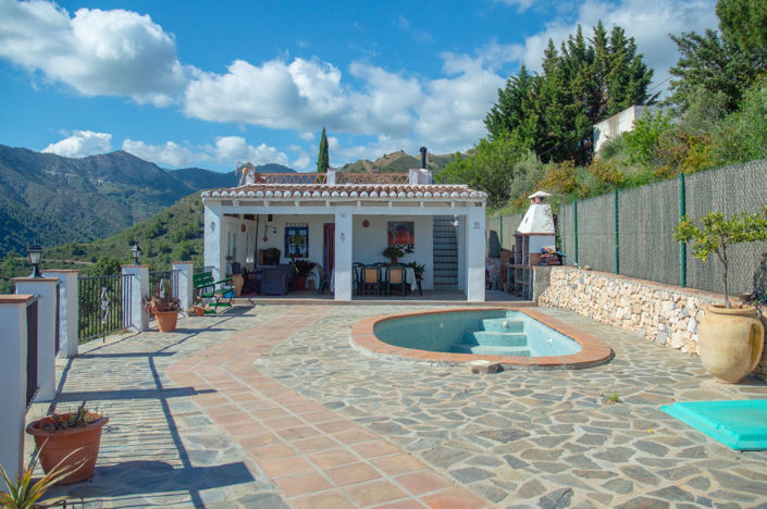 Image No.14-2 Bed Property for sale