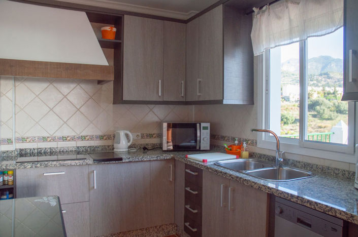 Image No.10-4 Bed Property for sale