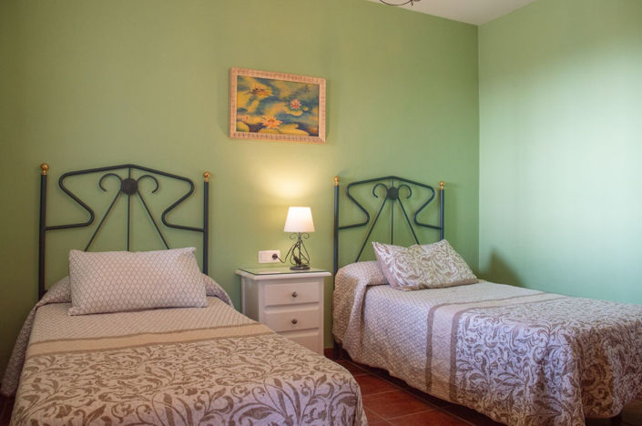 Image No.15-4 Bed Property for sale