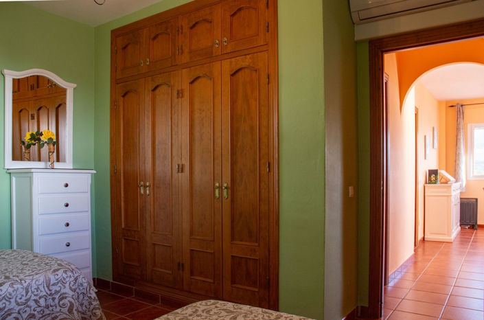 Image No.16-4 Bed Property for sale