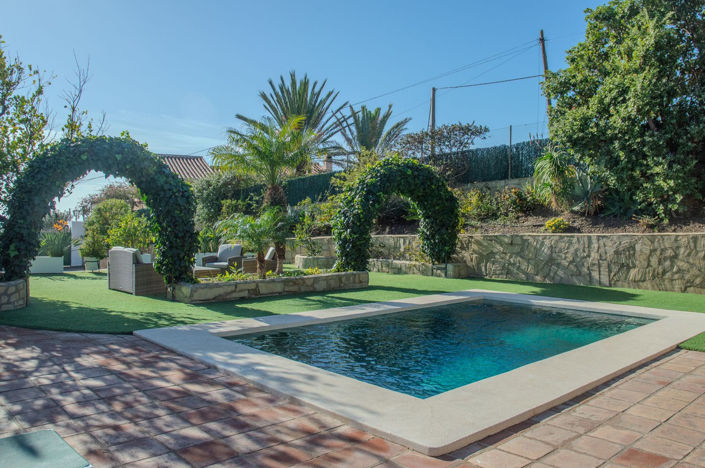 Image No.2-4 Bed Property for sale