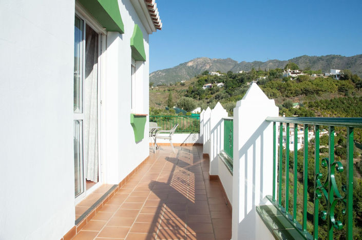 Image No.20-4 Bed Property for sale