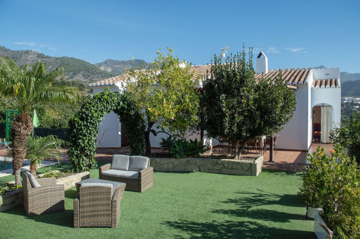 Image No.26-4 Bed Property for sale