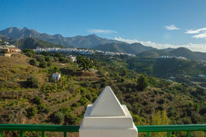 Image No.4-4 Bed Property for sale