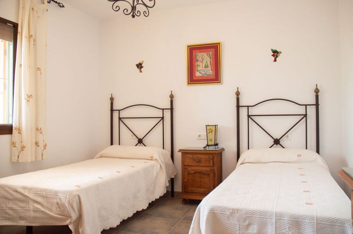 Image No.42-4 Bed Property for sale