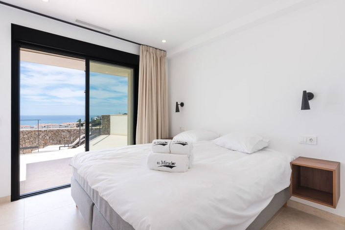 Image No.10-3 Bed Property for sale