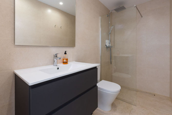 Image No.13-3 Bed Property for sale