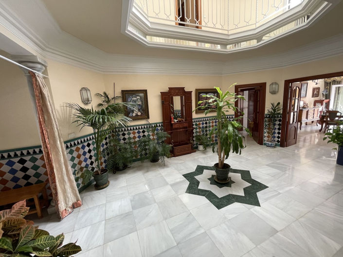 Image No.2-4 Bed Property for sale