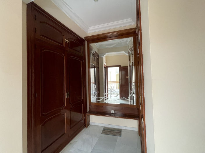 Image No.20-4 Bed Property for sale