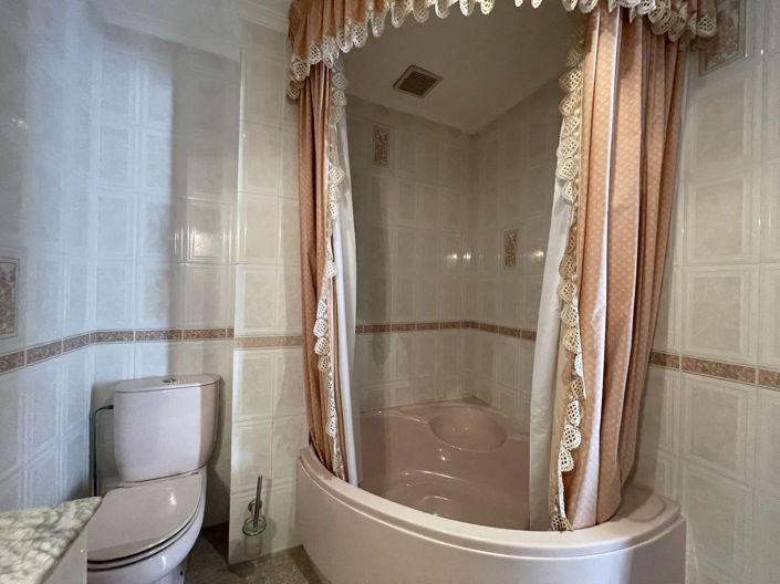 Image No.22-4 Bed Property for sale