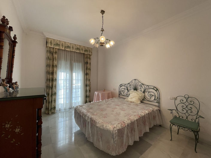 Image No.23-4 Bed Property for sale