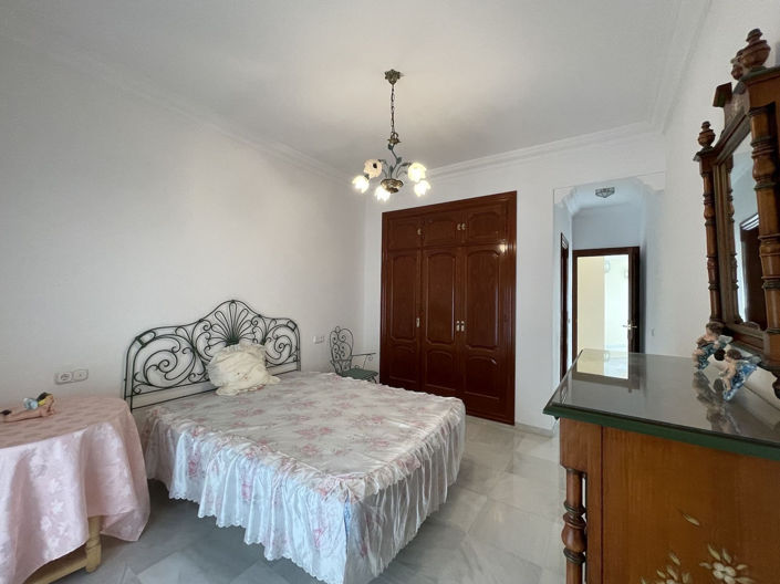 Image No.24-4 Bed Property for sale