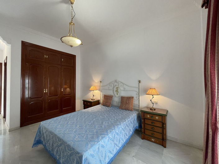 Image No.26-4 Bed Property for sale