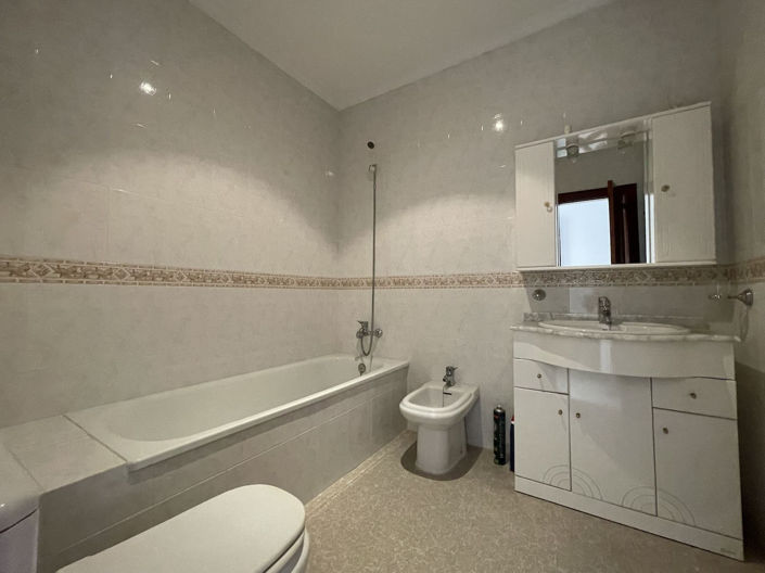 Image No.31-4 Bed Property for sale