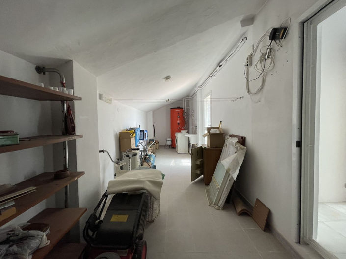 Image No.32-4 Bed Property for sale