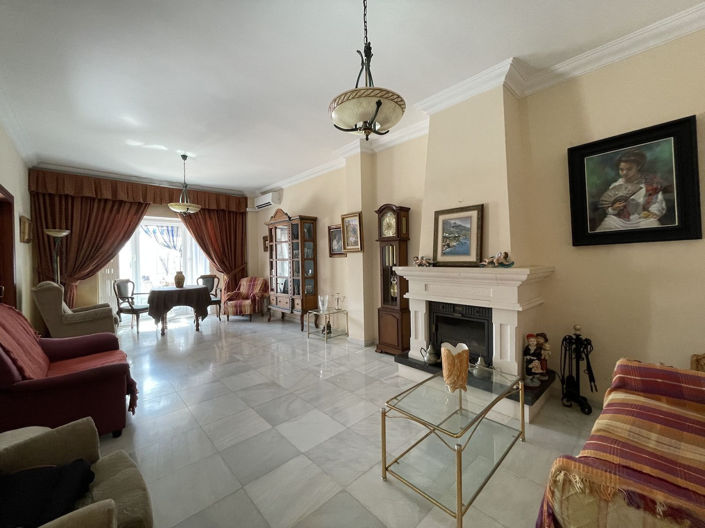 Image No.4-4 Bed Property for sale