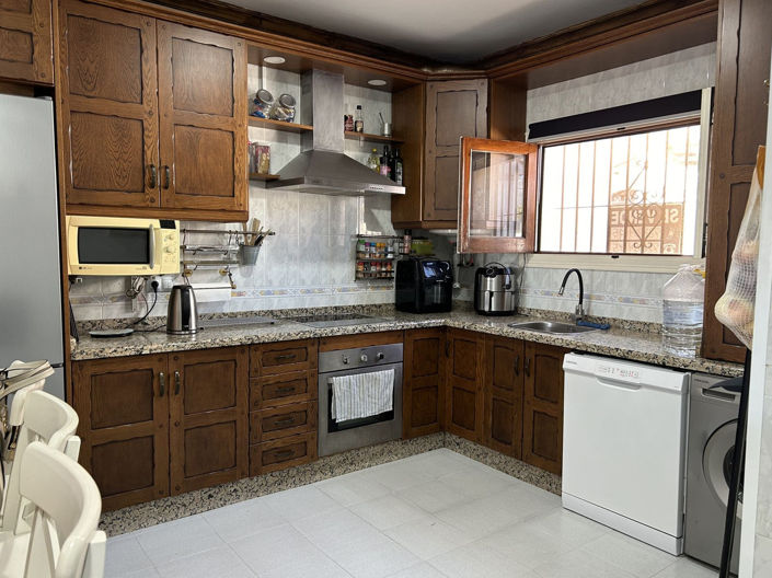 Image No.16-3 Bed Property for sale