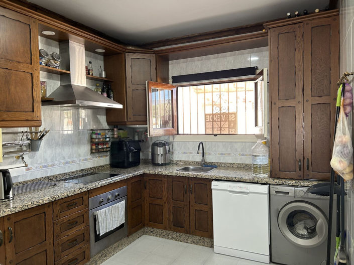 Image No.17-3 Bed Property for sale