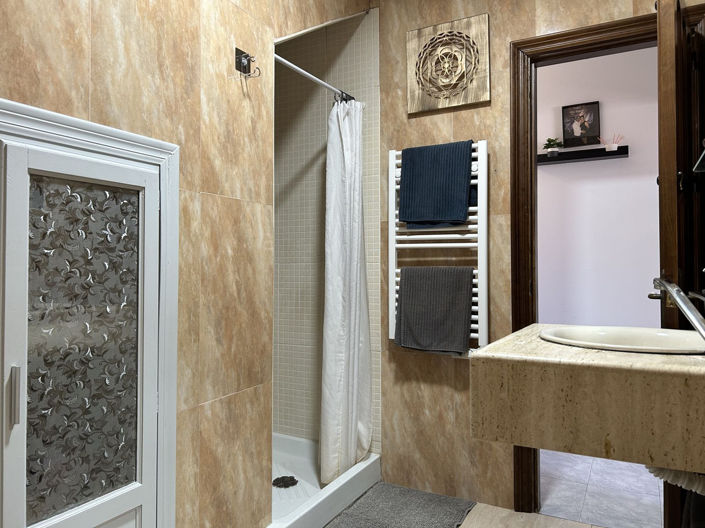 Image No.25-3 Bed Property for sale