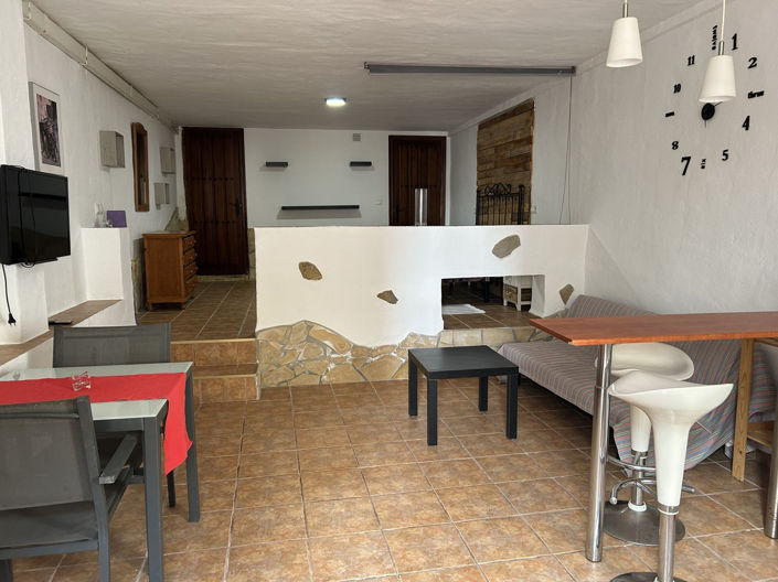 Image No.28-3 Bed Property for sale