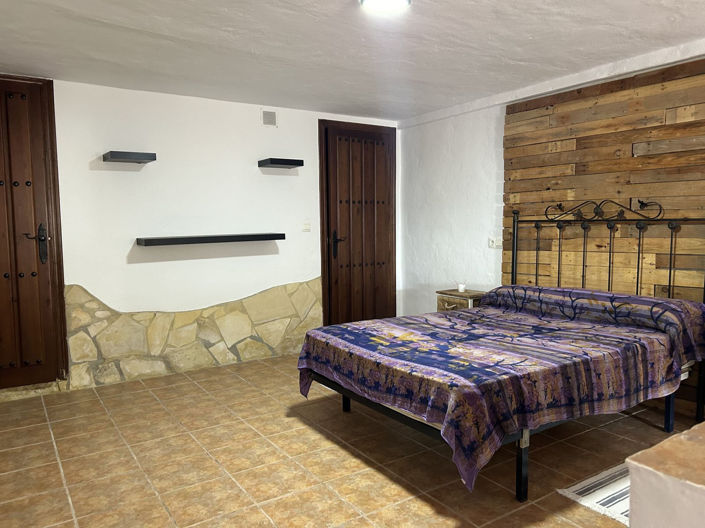 Image No.30-3 Bed Property for sale