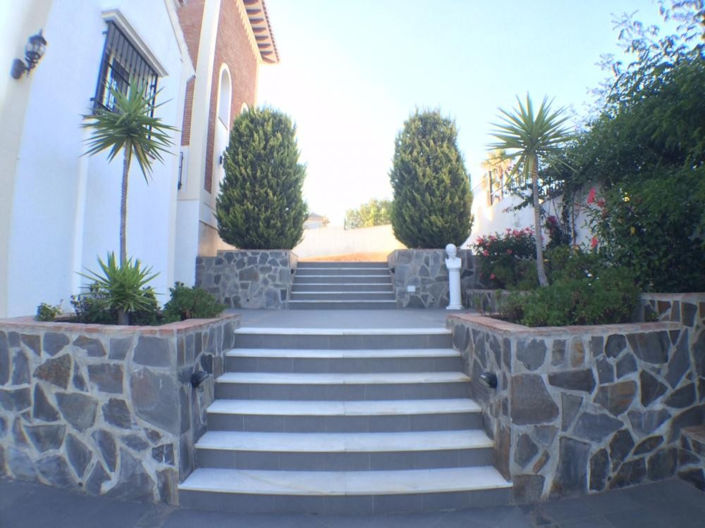 Image No.11-5 Bed Property for sale