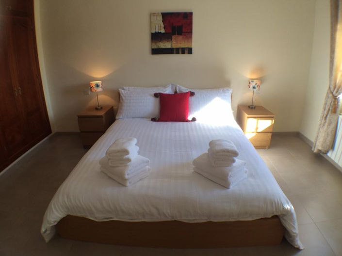 Image No.28-5 Bed Property for sale