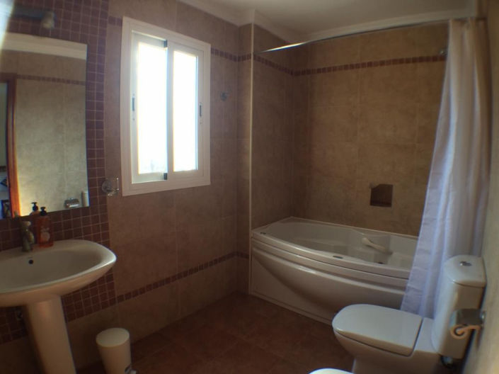 Image No.32-5 Bed Property for sale