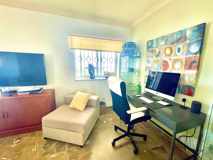 Image No.12-5 Bed Property for sale