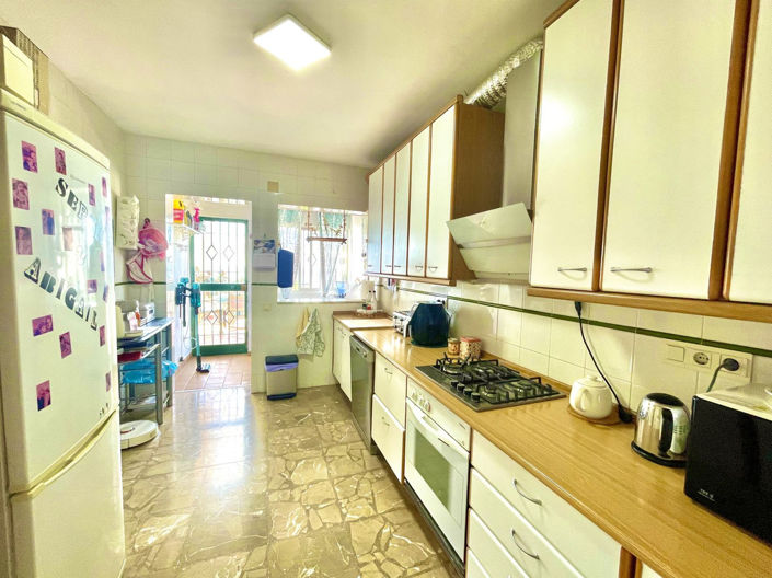 Image No.15-5 Bed Property for sale