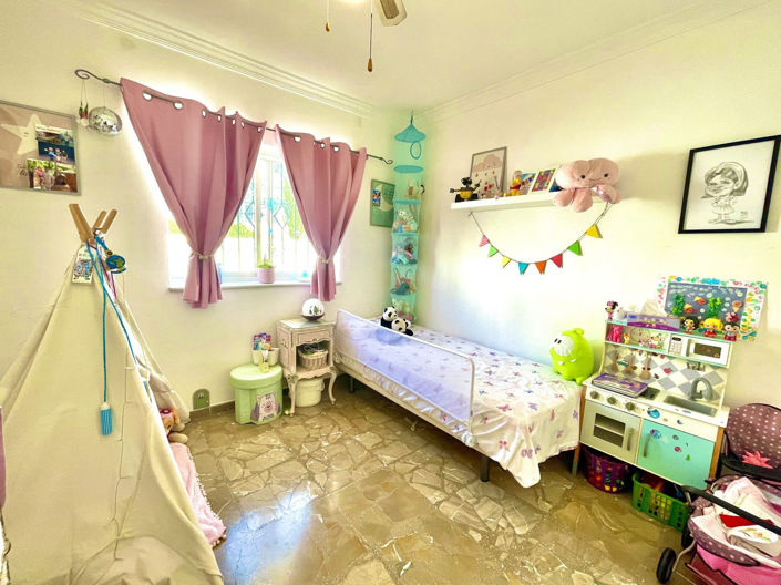 Image No.19-5 Bed Property for sale