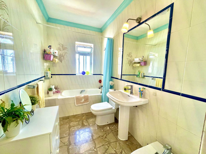 Image No.21-5 Bed Property for sale