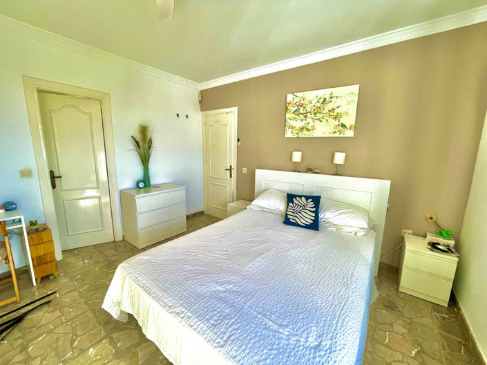 Image No.24-5 Bed Property for sale