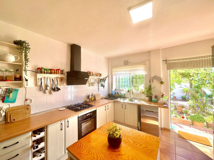 Image No.30-5 Bed Property for sale