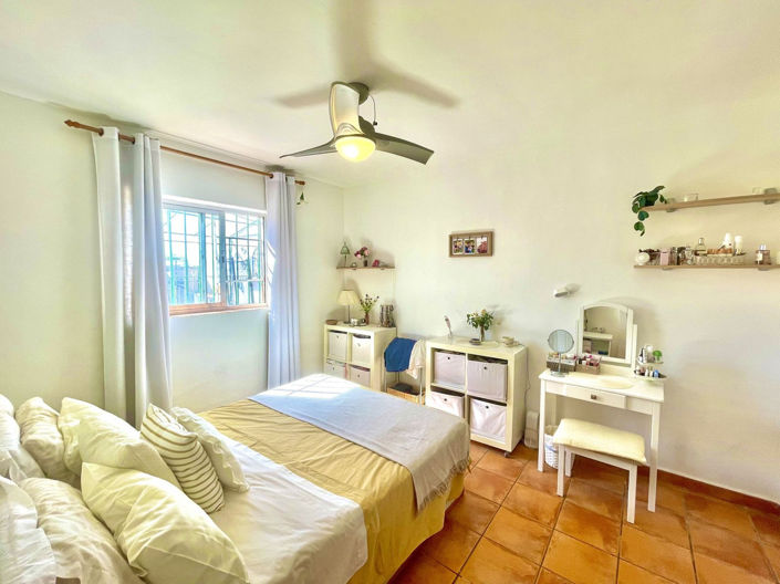 Image No.36-5 Bed Property for sale