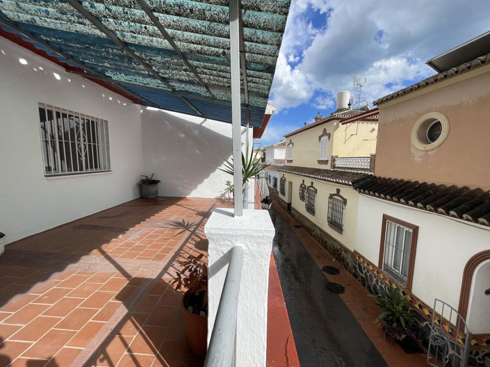 Image No.16-4 Bed Property for sale