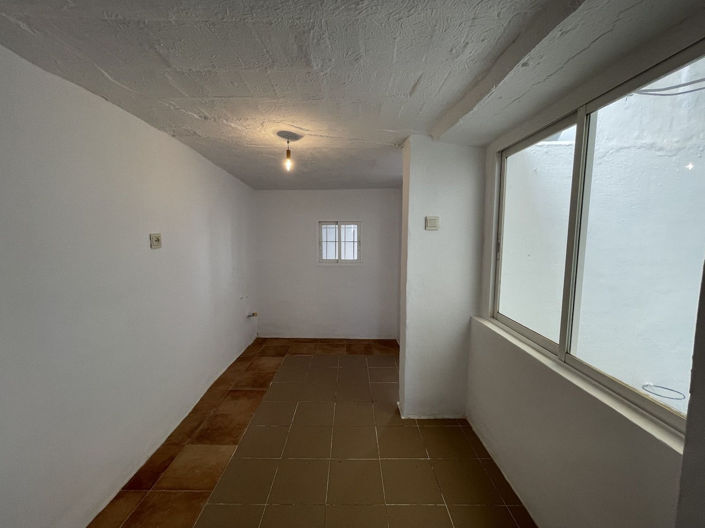 Image No.17-4 Bed Property for sale