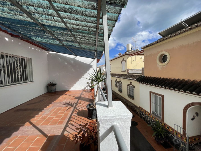 Image No.24-4 Bed Property for sale