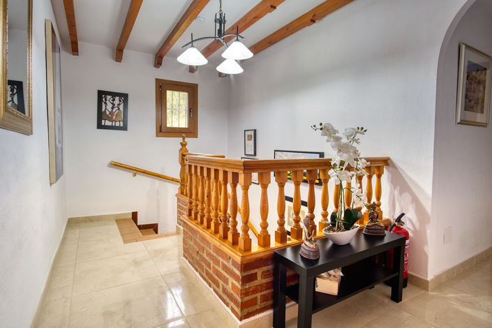 Image No.17-5 Bed Property for sale