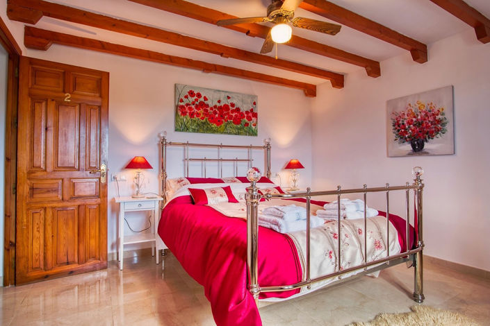 Image No.26-5 Bed Property for sale
