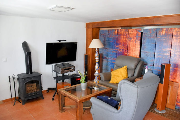 Image No.17-3 Bed Property for sale