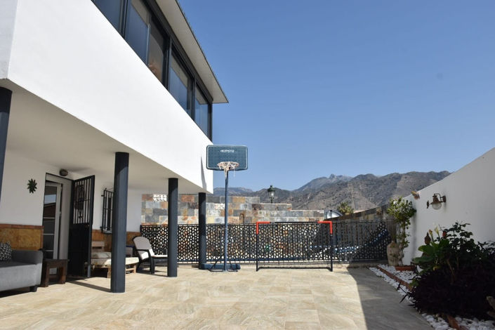 Image No.26-3 Bed Property for sale