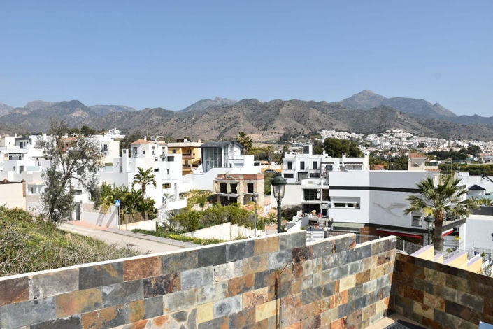 Image No.27-3 Bed Property for sale