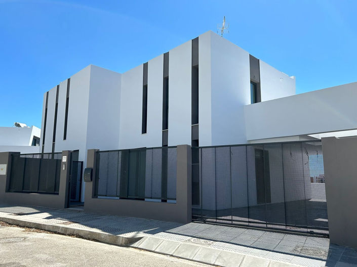 Image No.15-3 Bed Property for sale